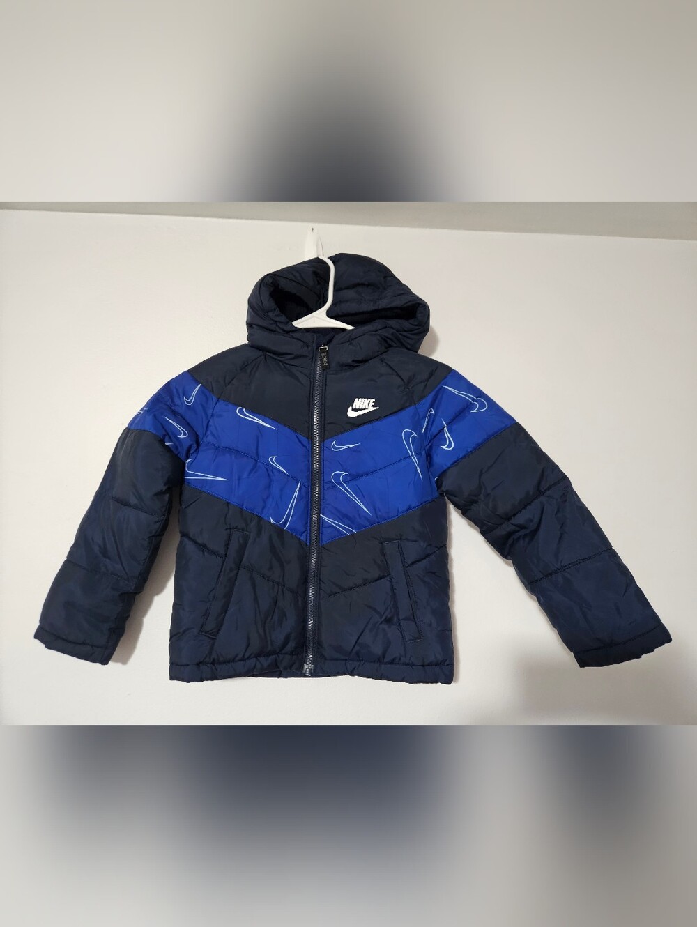 Nike Kids Navy and Royal Blue Chevron Puffer Jacket with Hood Size 6
